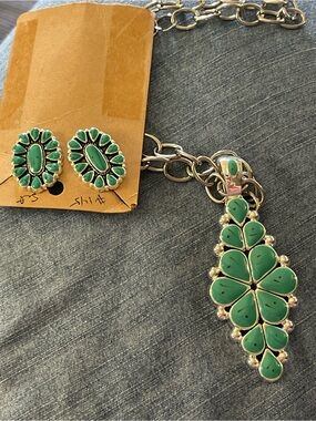 Green Teardrop Pendant Necklace with Matching Earrings